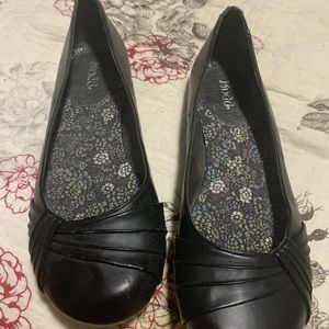 MUDD Flats Black Size 9